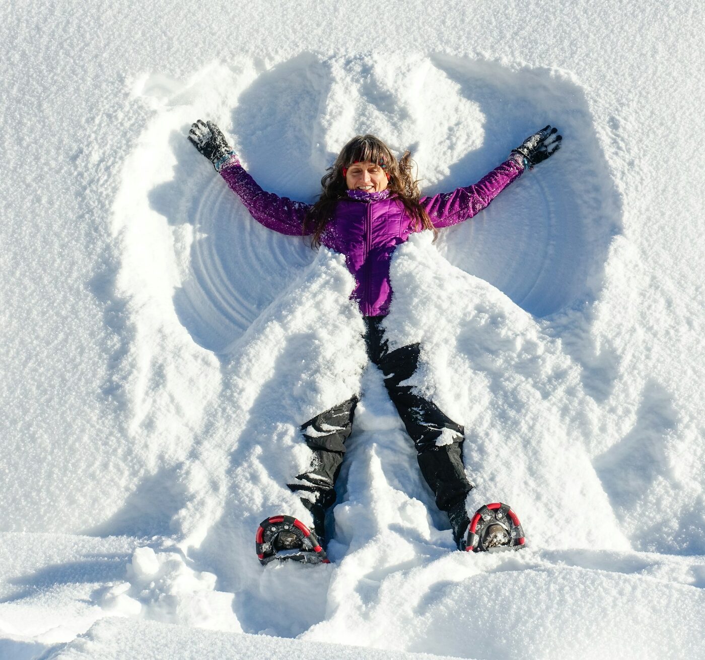 Brincando na neve — anjo de neve